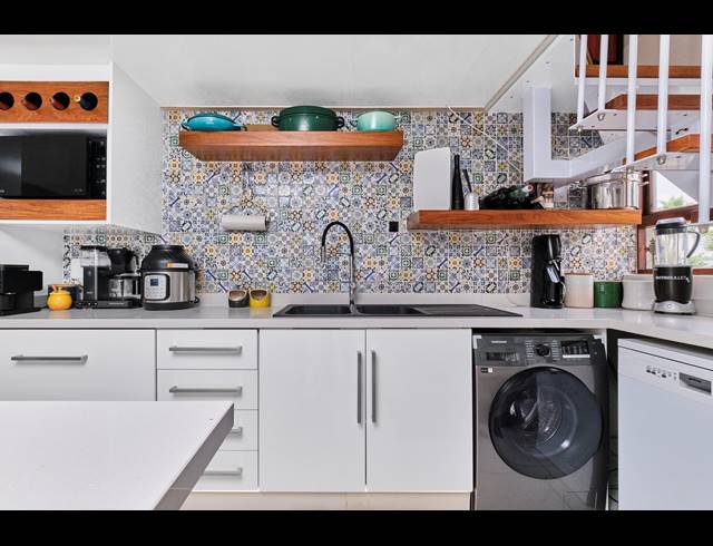 1 BEDROOM APARTMENT TO LET IN MELROSE